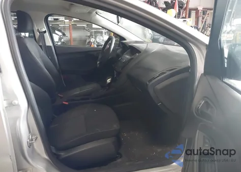 2018 Ford Focus S z USA, uszkodzony, nr VIN 1FADP3E20JL266357